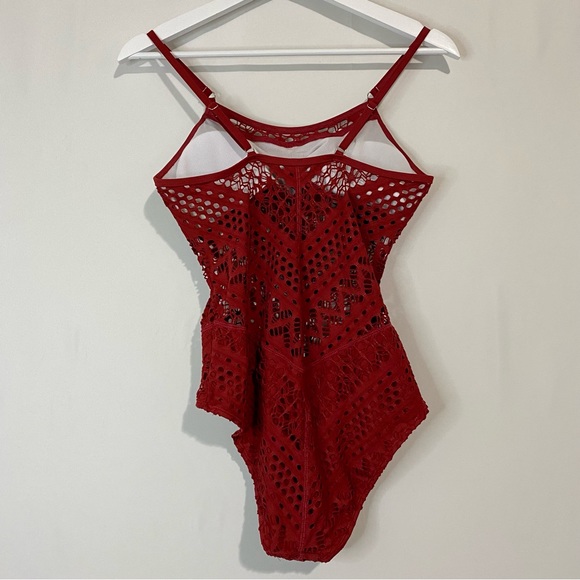 Women’s Crochet Overlay One Piece Swimsuit Red NWOT - Picture 5 of 6